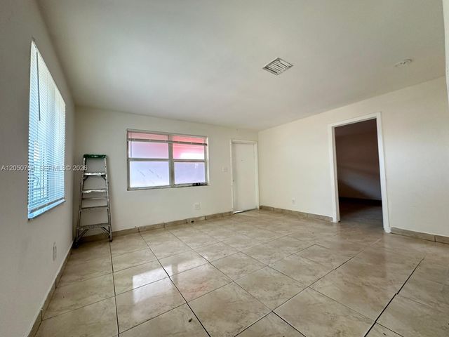 623 NW 9th Ave 3, Fort Lauderdale, FL 33311