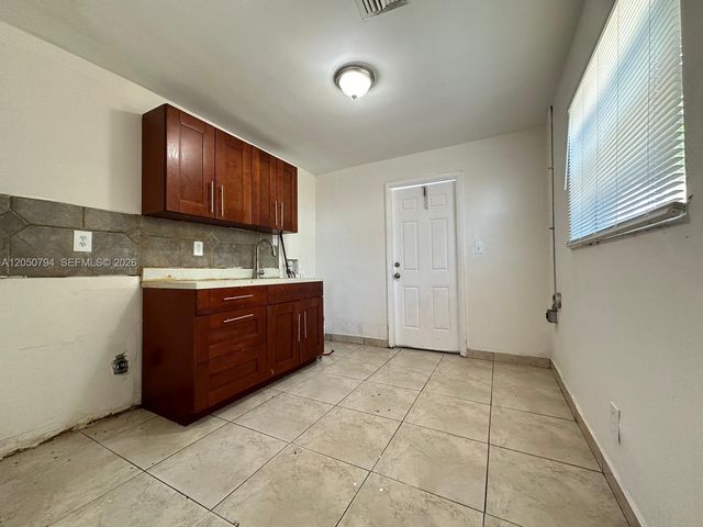 623 NW 9th Ave 3, Fort Lauderdale, FL 33311
