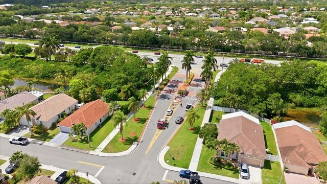 2181 NW 162nd Ter, Pembroke Pines, FL 33028