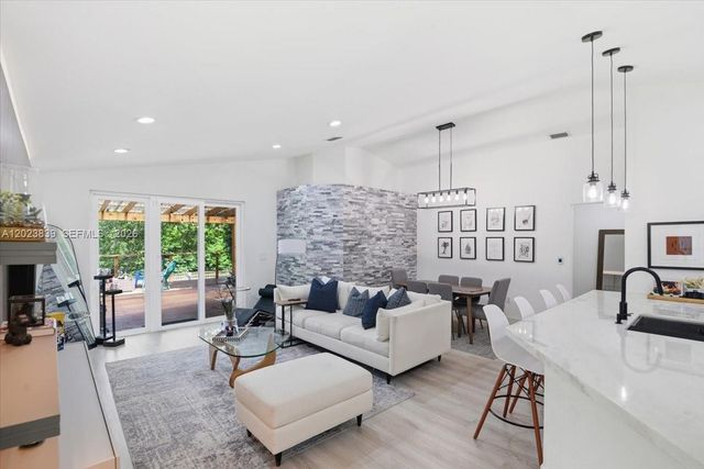 2181 NW 162nd Ter, Pembroke Pines, FL 33028