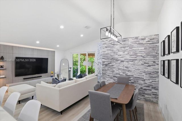 2181 NW 162nd Ter, Pembroke Pines, FL 33028