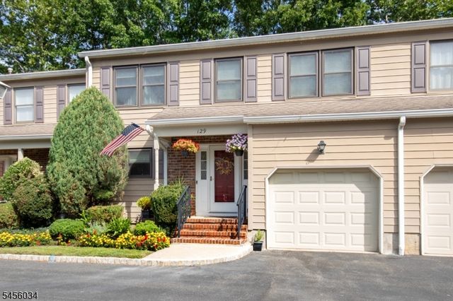 129 Sunrise Dr, Long Hill Twp., NJ 07933