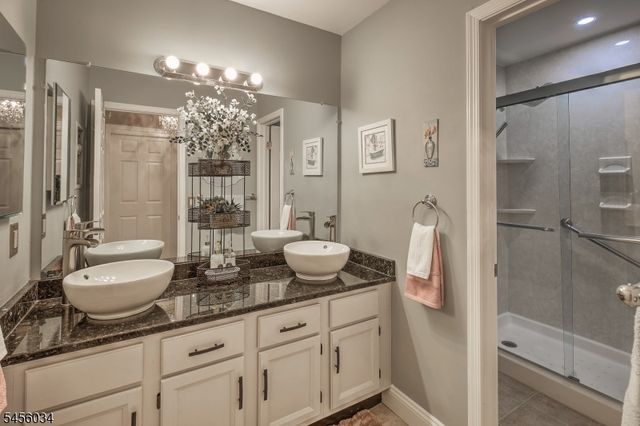 129 Sunrise Dr, Long Hill Twp., NJ 07933