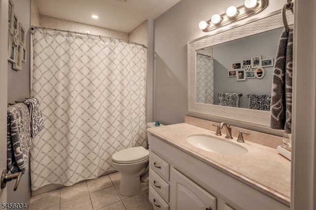 129 Sunrise Dr, Long Hill Twp., NJ 07933