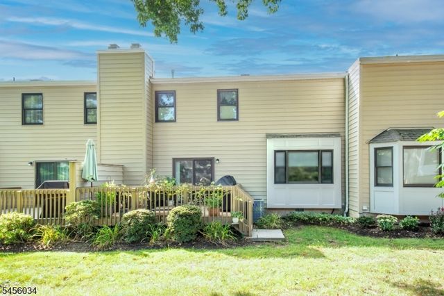 129 Sunrise Dr, Long Hill Twp., NJ 07933