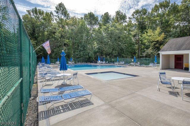 129 Sunrise Dr, Long Hill Twp., NJ 07933