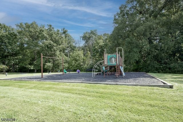 129 Sunrise Dr, Long Hill Twp., NJ 07933