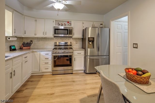 129 Sunrise Dr, Long Hill Twp., NJ 07933