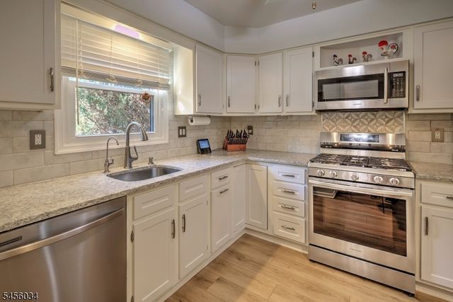 129 Sunrise Dr, Long Hill Twp., NJ 07933