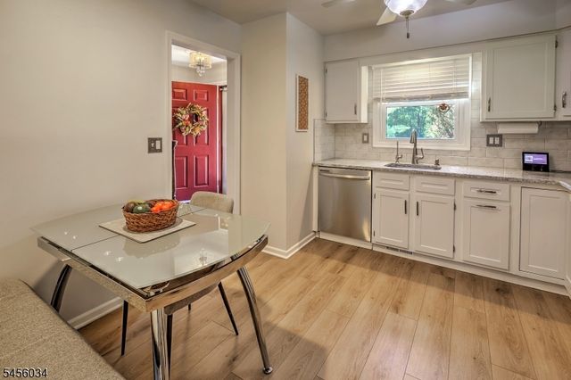 129 Sunrise Dr, Long Hill Twp., NJ 07933