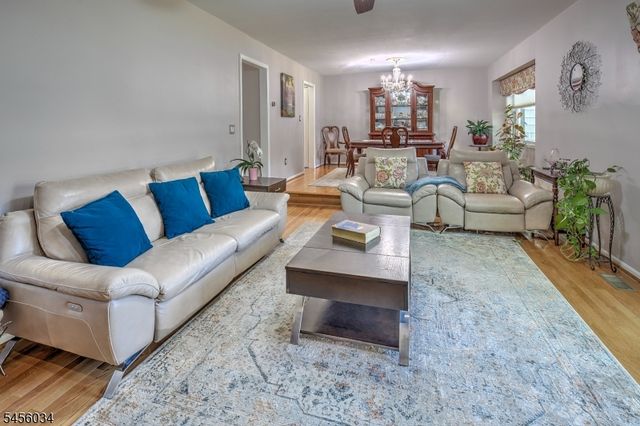 129 Sunrise Dr, Long Hill Twp., NJ 07933