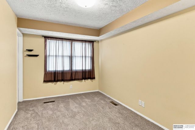 914 Harrington Avenue, Bellevue, NE 68005