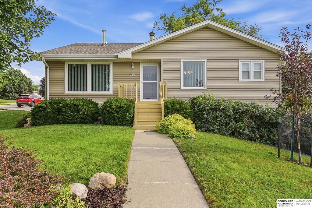 914 Harrington Avenue, Bellevue, NE 68005