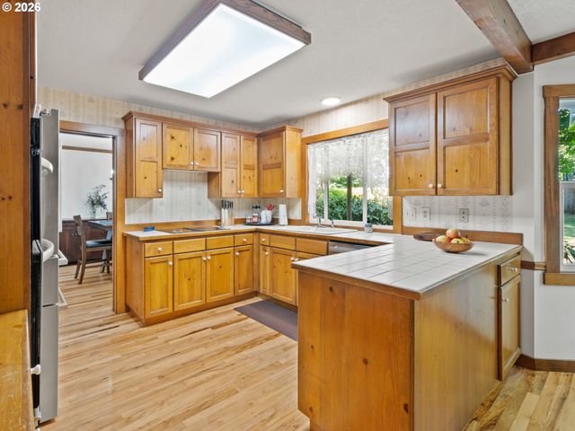 5754 CHARLES Cir, Lake Oswego, OR 97035