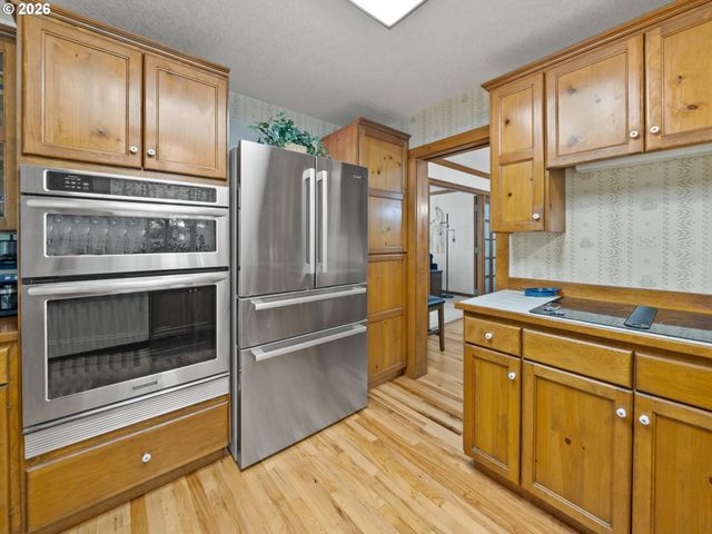 5754 CHARLES Cir, Lake Oswego, OR 97035