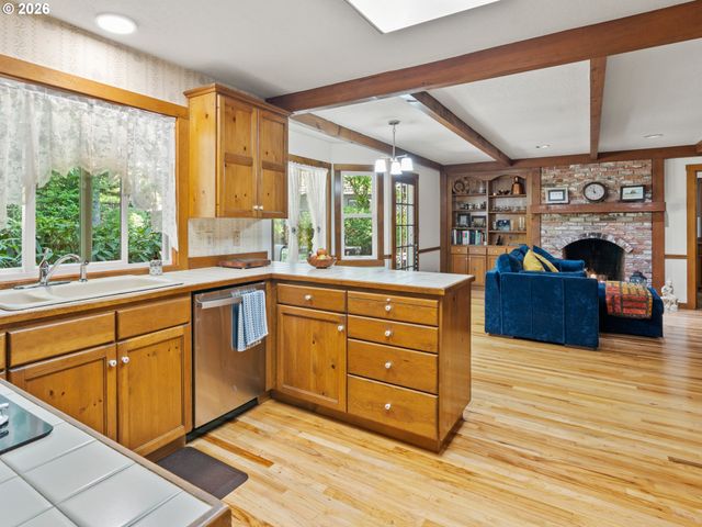 5754 CHARLES Cir, Lake Oswego, OR 97035