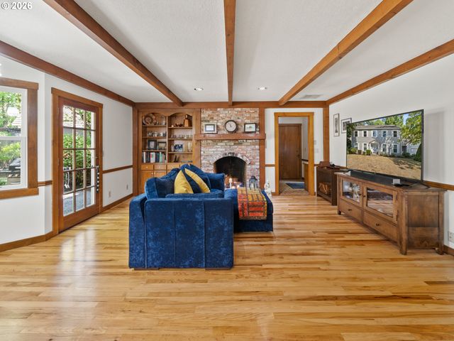 5754 CHARLES Cir, Lake Oswego, OR 97035