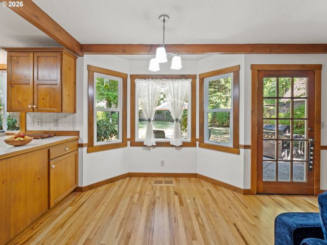 5754 CHARLES Cir, Lake Oswego, OR 97035