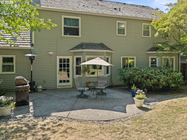5754 CHARLES Cir, Lake Oswego, OR 97035