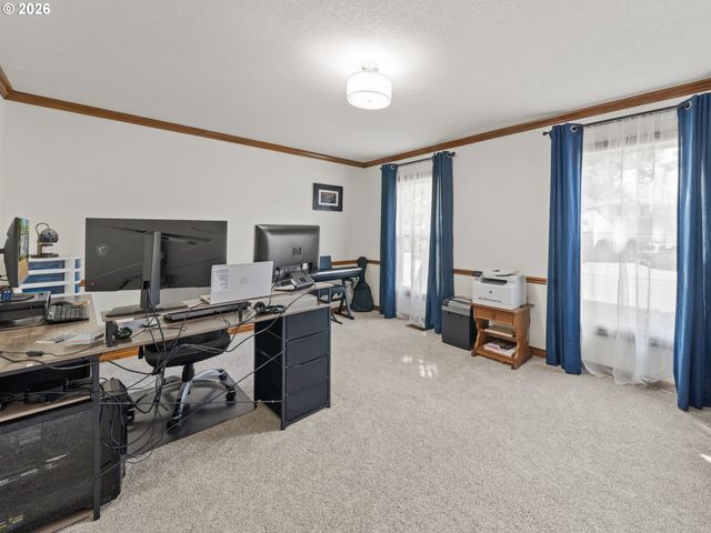 5754 CHARLES Cir, Lake Oswego, OR 97035