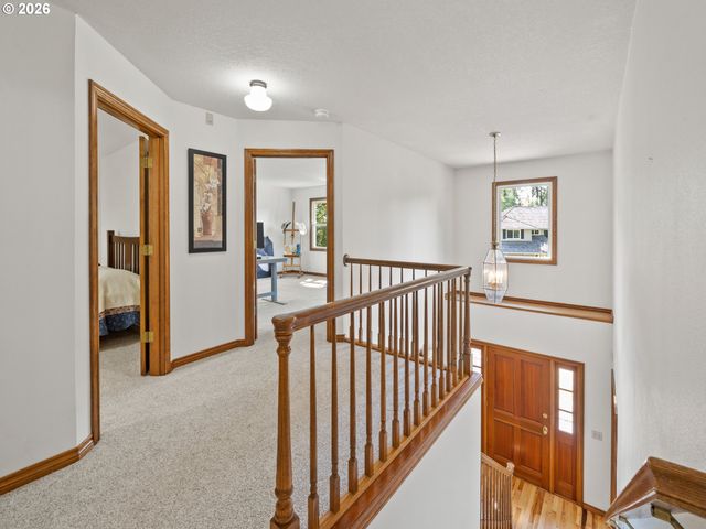 5754 CHARLES Cir, Lake Oswego, OR 97035