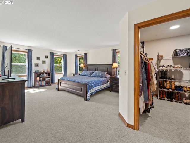 5754 CHARLES Cir, Lake Oswego, OR 97035