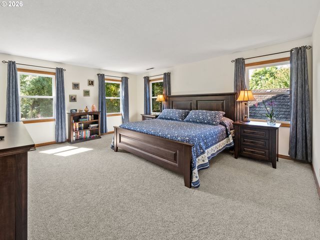 5754 CHARLES Cir, Lake Oswego, OR 97035