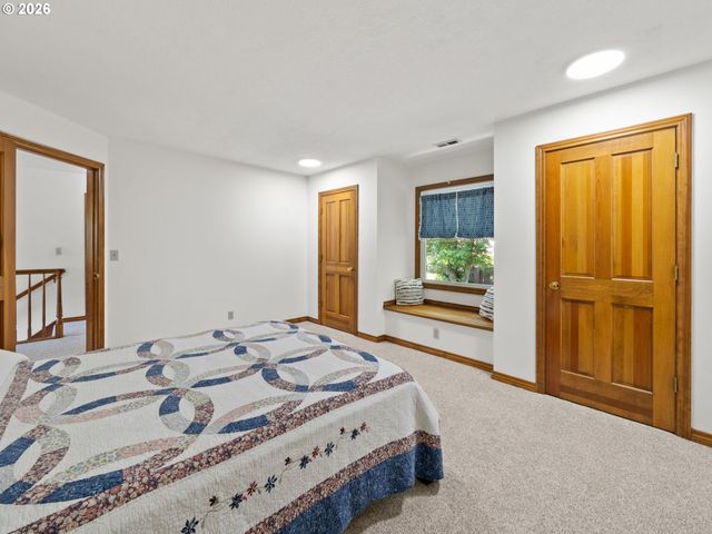 5754 CHARLES Cir, Lake Oswego, OR 97035