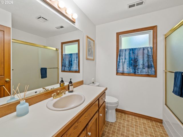 5754 CHARLES Cir, Lake Oswego, OR 97035