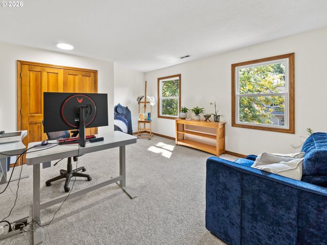 5754 CHARLES Cir, Lake Oswego, OR 97035