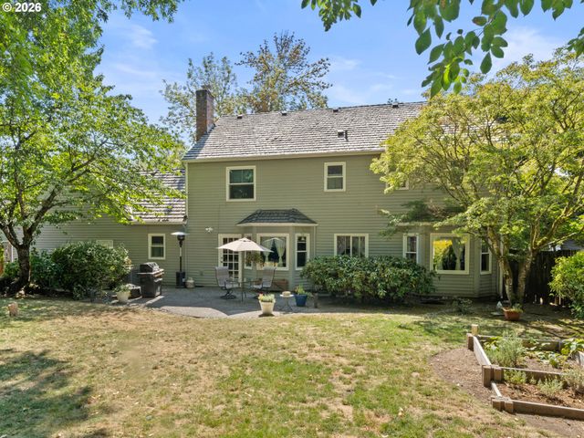 5754 CHARLES Cir, Lake Oswego, OR 97035