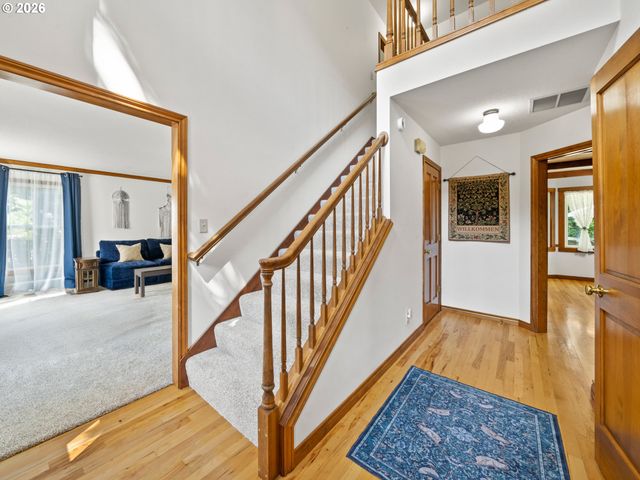 5754 CHARLES Cir, Lake Oswego, OR 97035