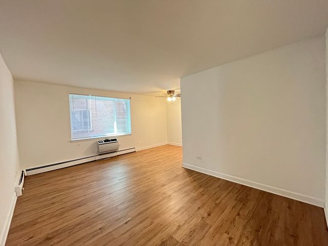 516 W Melrose Street 406, Chicago, IL 60657