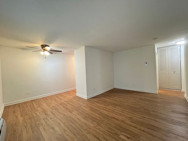 516 W Melrose Street 406, Chicago, IL 60657
