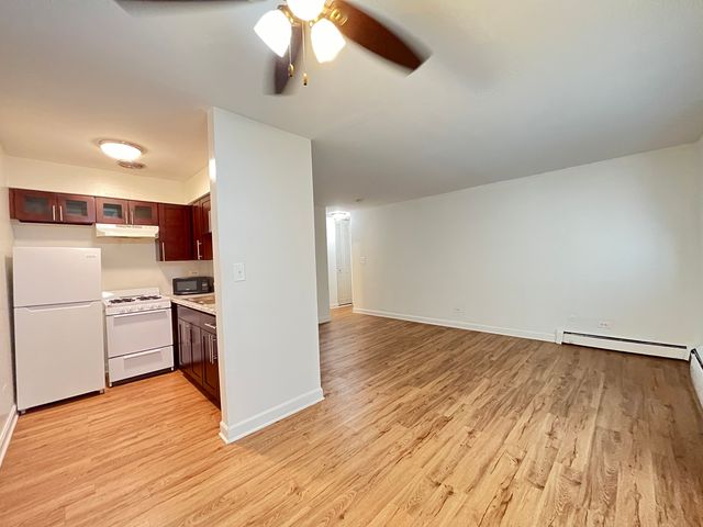 516 W Melrose Street 406, Chicago, IL 60657
