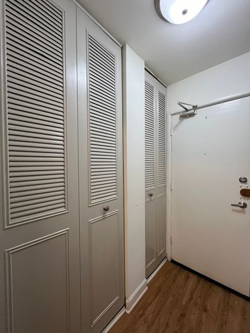 516 W Melrose Street 406, Chicago, IL 60657