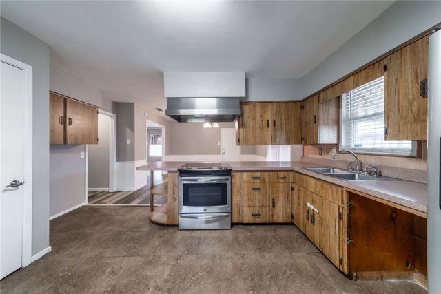 2605 San Medina Avenue, Dallas, TX 75228