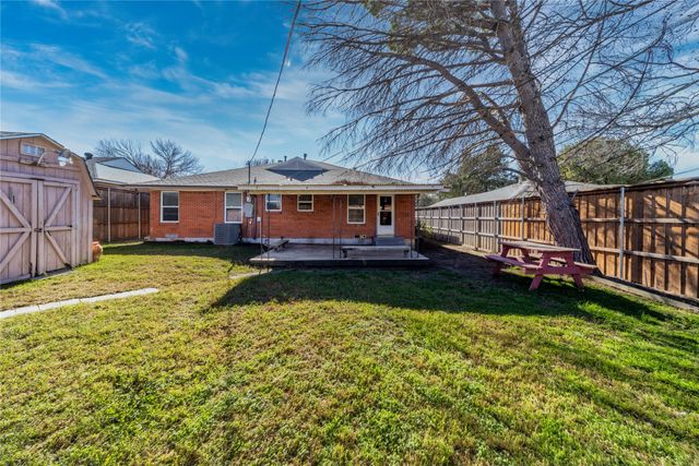 2605 San Medina Avenue, Dallas, TX 75228