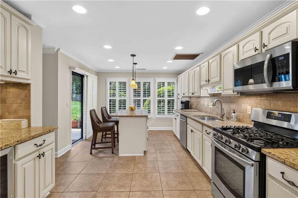 Image 16 of property listing at 3910 Ashford Lake Court NE 3910, Atlanta, GA 30319