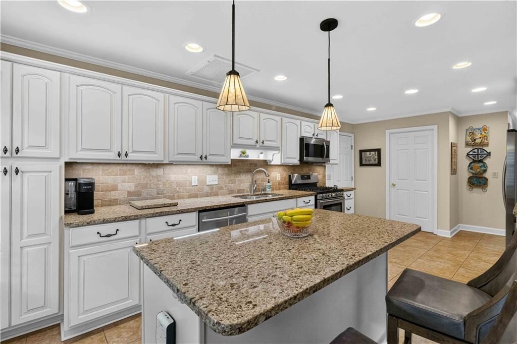 Image 17 of property listing at 3910 Ashford Lake Court NE 3910, Atlanta, GA 30319