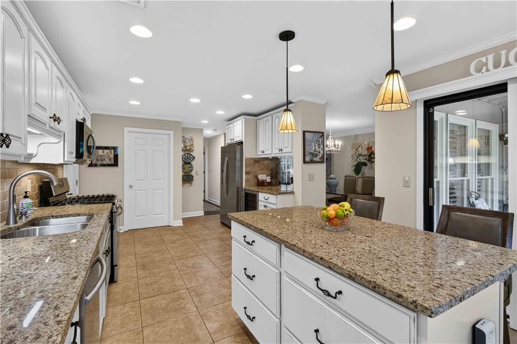 Image 18 of property listing at 3910 Ashford Lake Court NE 3910, Atlanta, GA 30319
