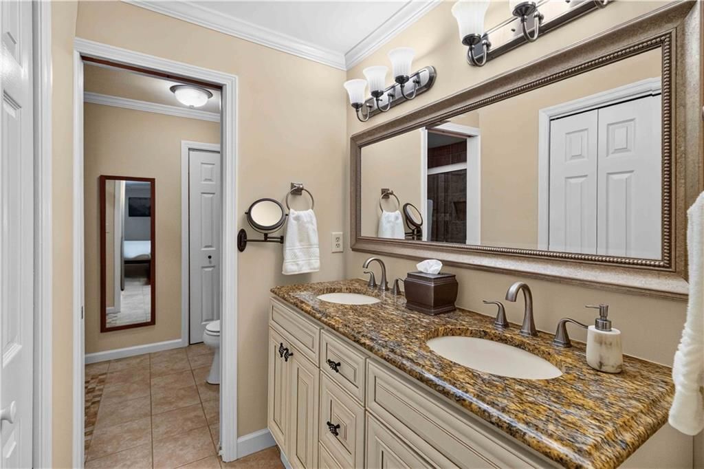 Image 21 of property listing at 3910 Ashford Lake Court NE 3910, Atlanta, GA 30319