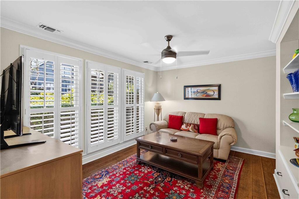 Image 3 of property listing at 3910 Ashford Lake Court NE 3910, Atlanta, GA 30319