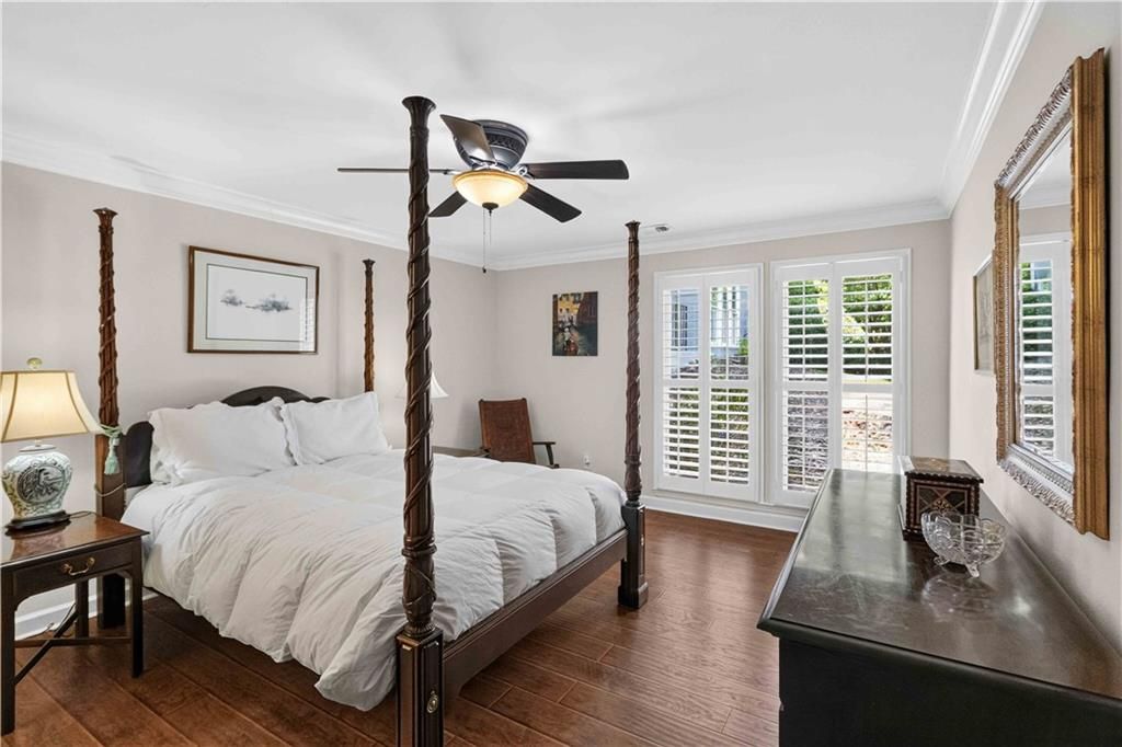 Image 5 of property listing at 3910 Ashford Lake Court NE 3910, Atlanta, GA 30319