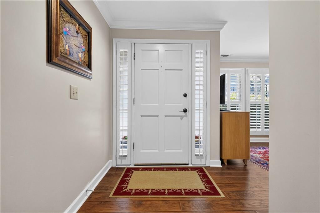 Image 7 of property listing at 3910 Ashford Lake Court NE 3910, Atlanta, GA 30319