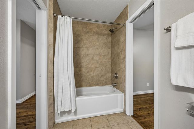 4402 Libbey Lane, Houston, TX 77092