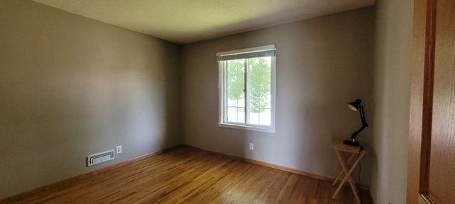 8496 Harkness Road S, Cottage Grove, MN 55016