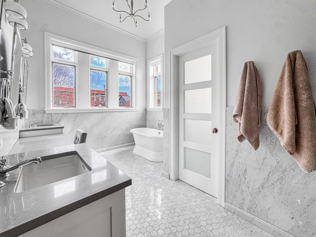 2615 N Paulina Street, Chicago, IL 60614