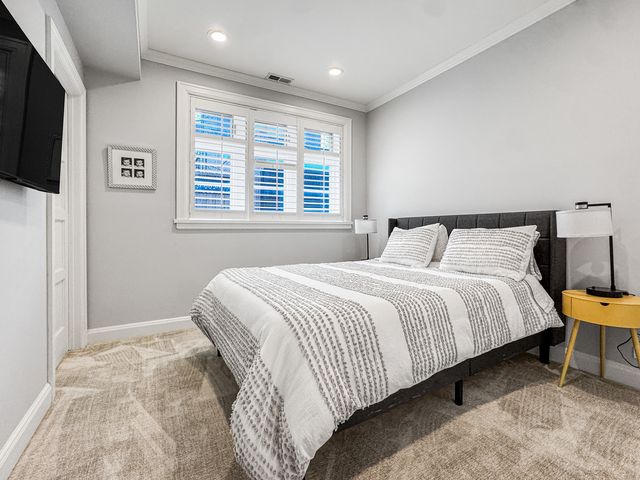 2615 N Paulina Street, Chicago, IL 60614