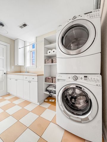 2615 N Paulina Street, Chicago, IL 60614